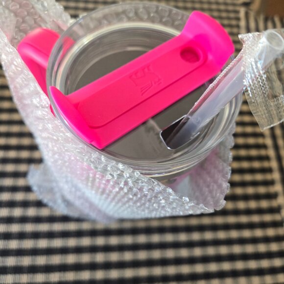 Stanley 40 Ounce Hot / Cold Pink Camo Insulated Cup with Handle Lid and Straw - Picture 8 of 8